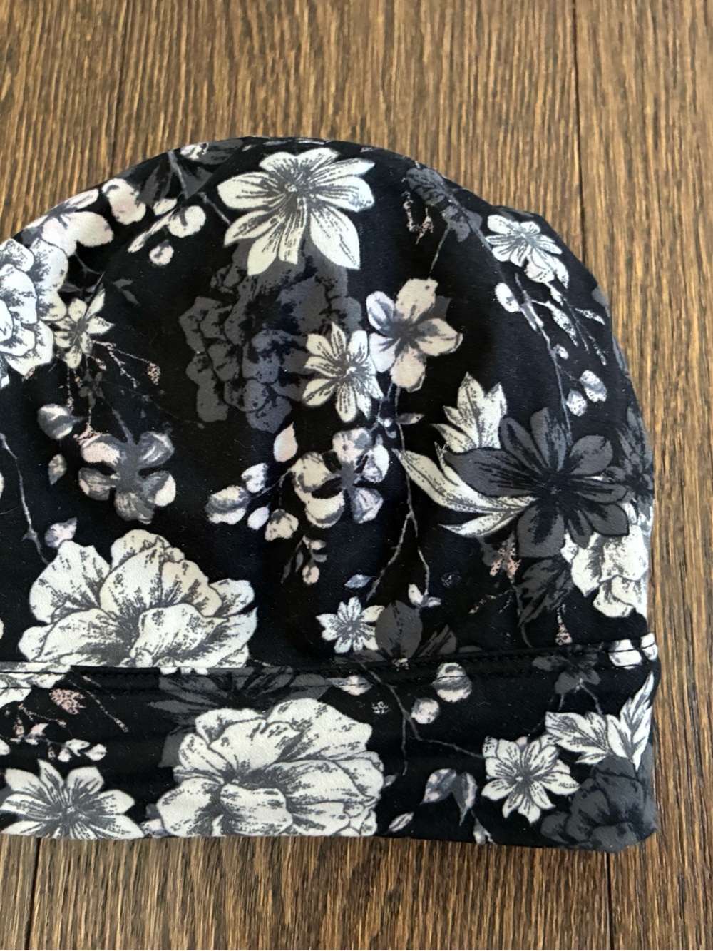 Victoria’s Secret Soft Bralette Floral 🖤🤍 - Picture 7 of 8